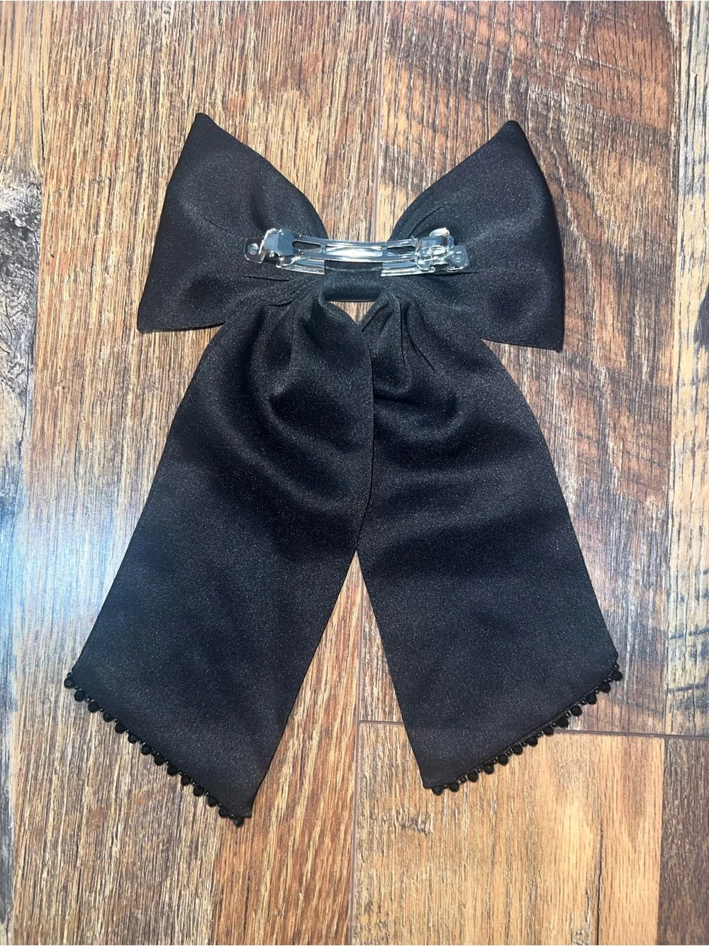 Black Satin Bow – Elegant Women's Accessory
